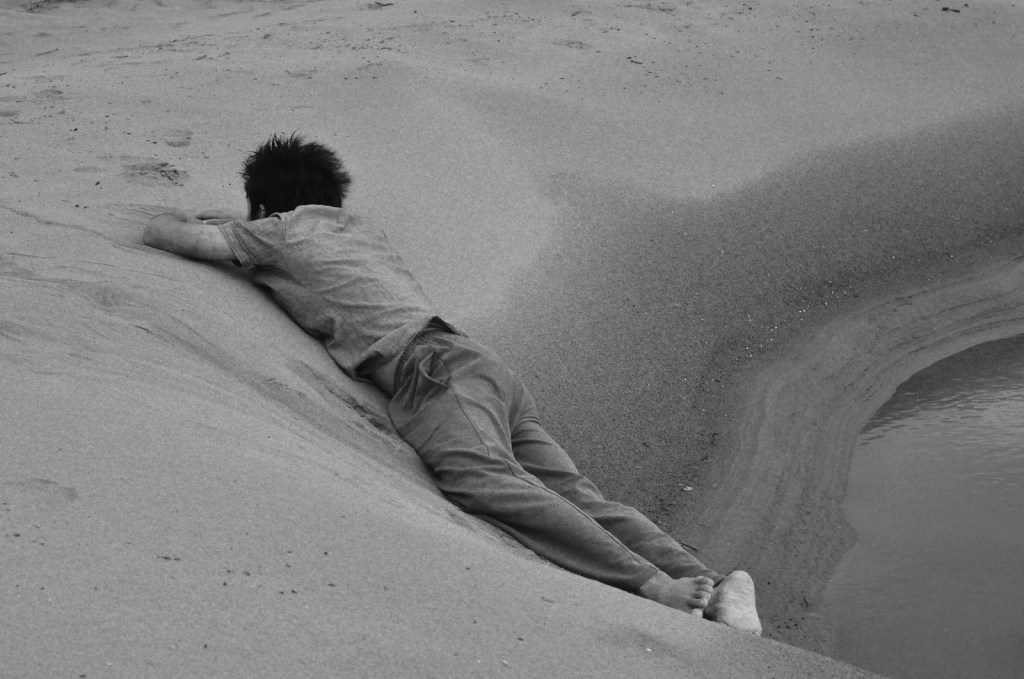 2012_Le Phi Long_I Took A Deep Breath and Sleep Under in Vinh Tuy Bridge_3