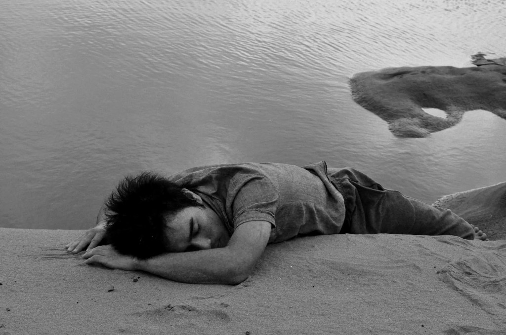 2012_Le Phi Long_I Took A Deep Breath and Sleep Under in Vinh Tuy Bridge_4