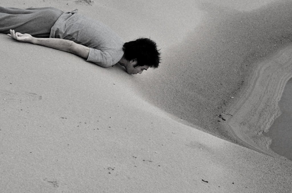 2012_Le Phi Long_I Took A Deep Breath and Sleep Under in Vinh Tuy Bridge_7