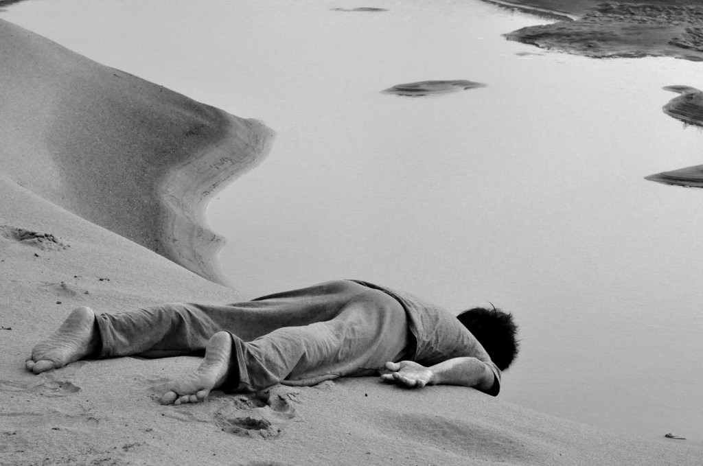 2012_Le Phi Long_I Took A Deep Breath and Sleep Under in Vinh Tuy Bridge_8