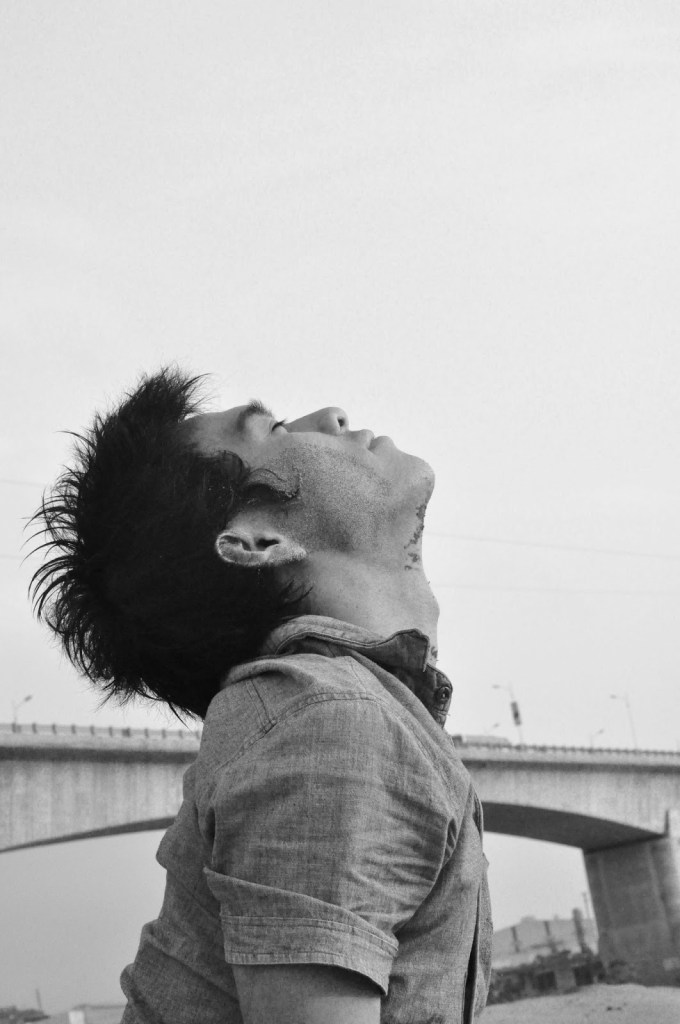 2012_Le Phi Long_I Took A Deep Breath and Sleep Under in Vinh Tuy Bridge_10