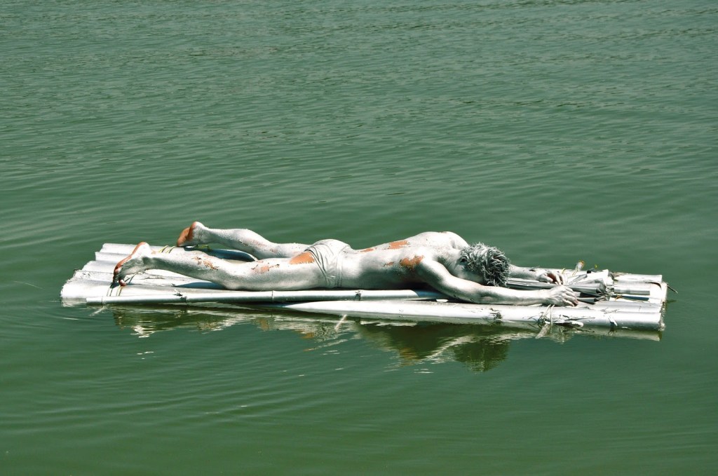 2013_New objects on the Huong River - Hue City_3