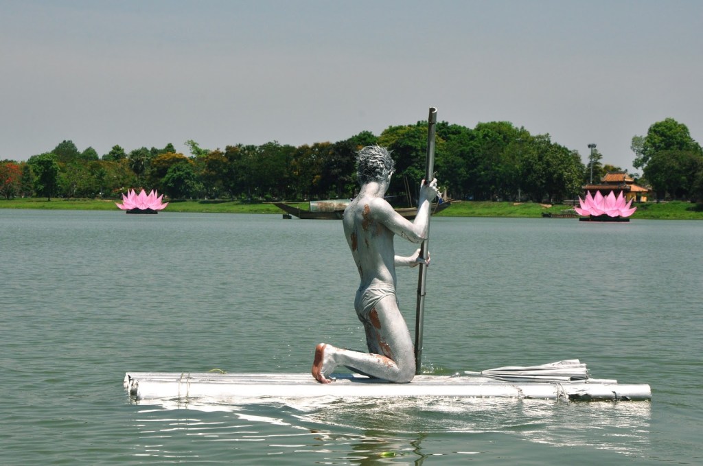 2013_New objects on the Huong River - Hue City_4