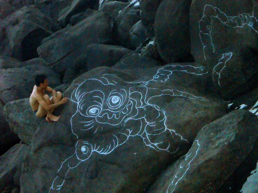 2012_Le Phi Long_White chalk drawing on Lang Co bay_4