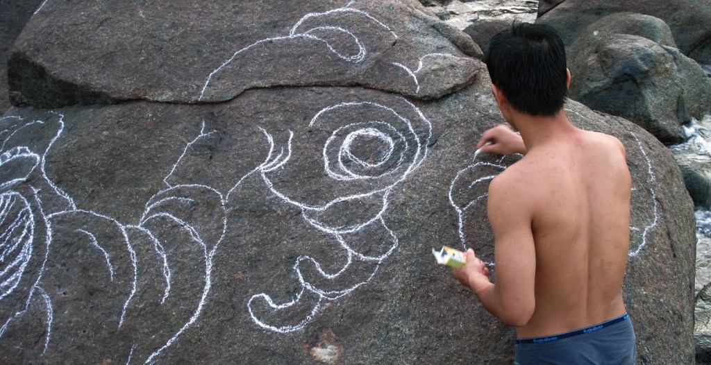 2012_Le Phi Long_White chalk drawing on Lang Co bay_8